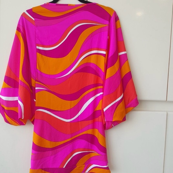 Trina Turk ♥️🩷🧡 Tunic - Picture 6 of 10